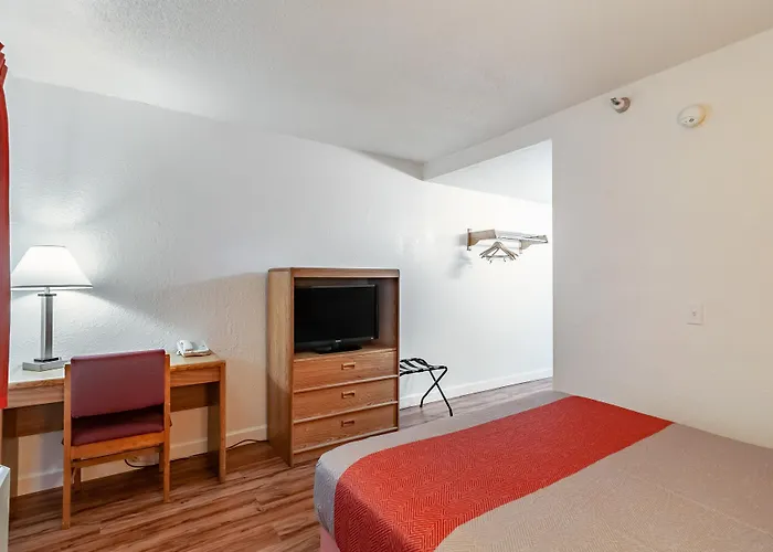 Hotel 6-naperville, Il 4*