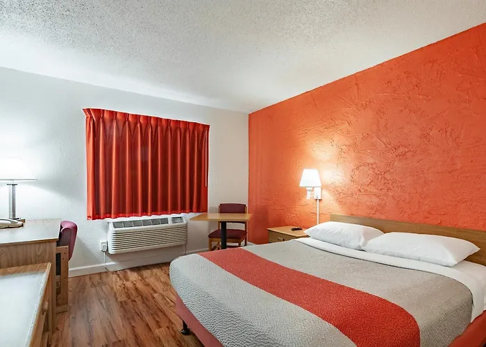 6-naperville, Il Отель 4*